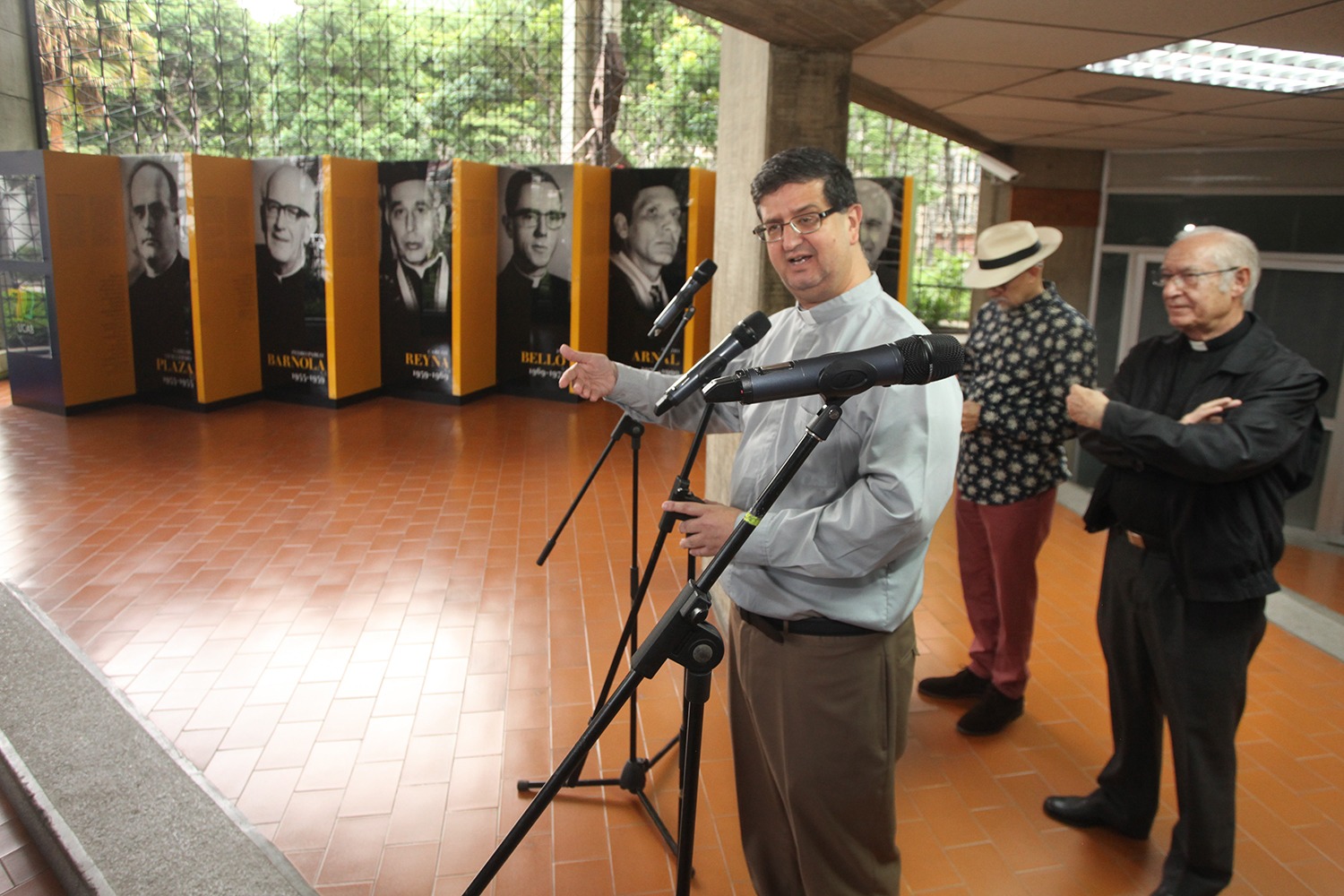 Galer A De Rectores Armoniza El Pasado Presente Y Futuro De La Ucab En