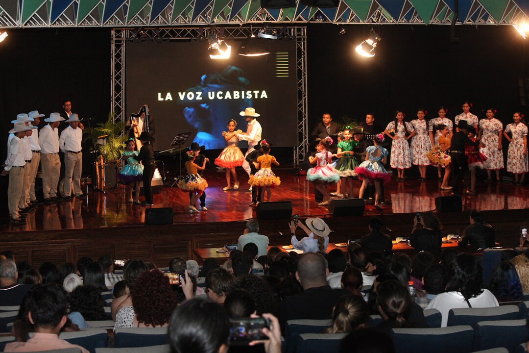 Una Gala De Frescura Y Tradici N Venezolana As Fue La Voz Ucabista