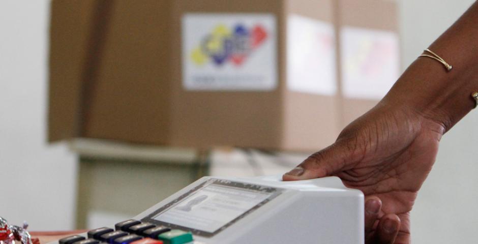 Venezolanos desconfían del CNE