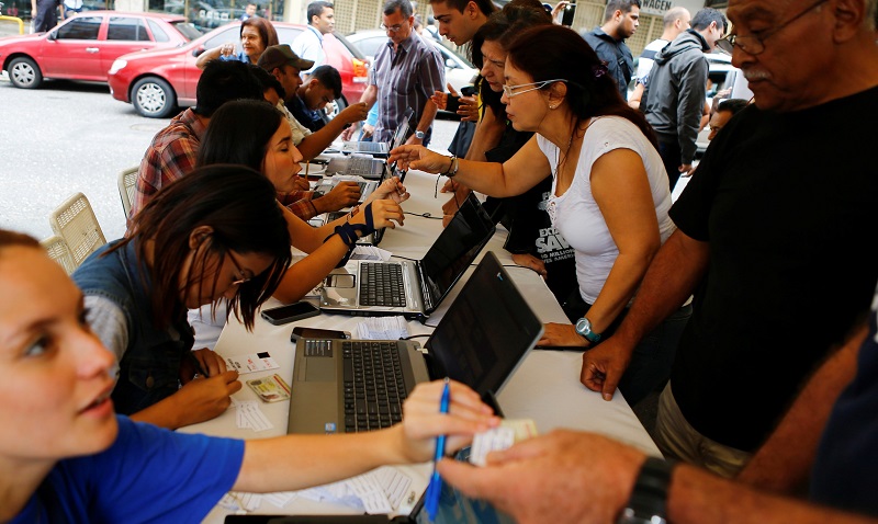 Pueblo, la Constitución y el Revocatorio