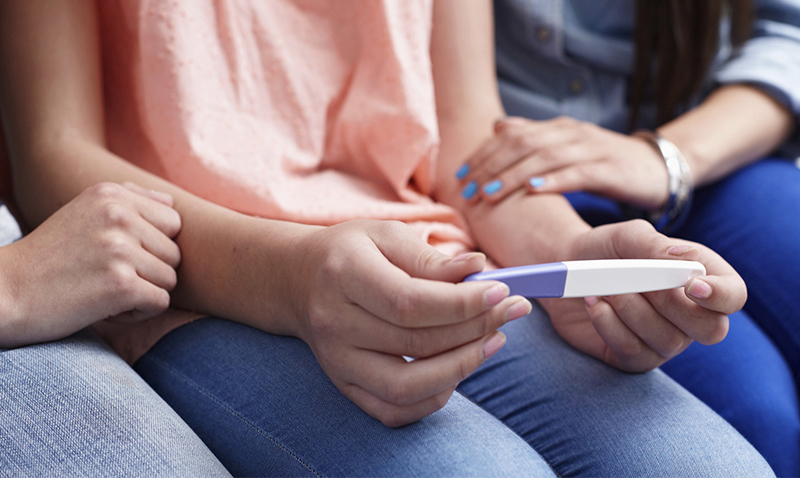 Atención médica y educación sexual para jóvenes