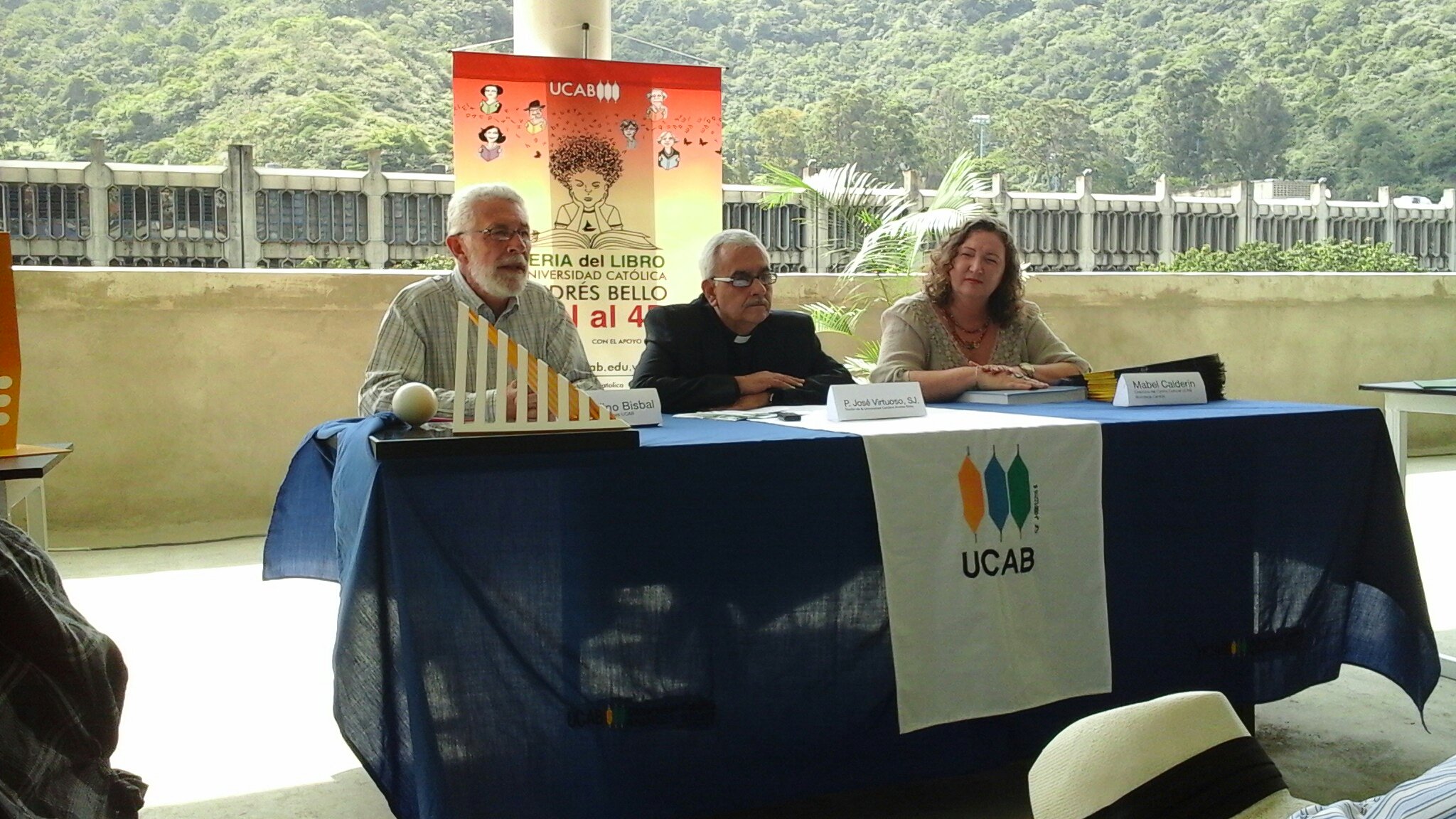 La UCAB celebra la lectura con la 1era Feria del Libro del Oeste de Caracas