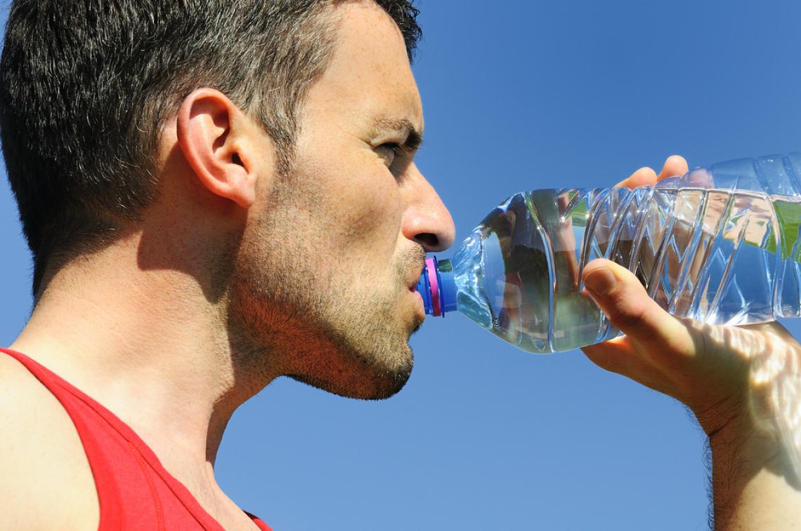 Adelgazar bebiendo agua?: Los beneficios del agua hidrogenada en los  cambios de hábitos – Tentadas