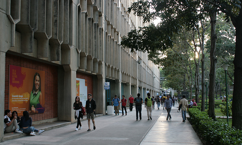 La UCAB continúa con su misión institucional