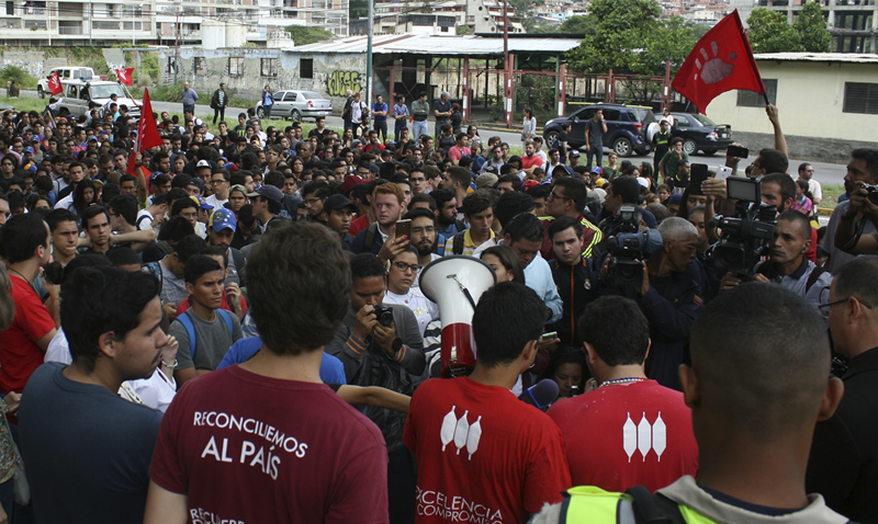 #Fotogalería: Así fue la marcha ucabista a la Conferencia Episcopal Venezolana