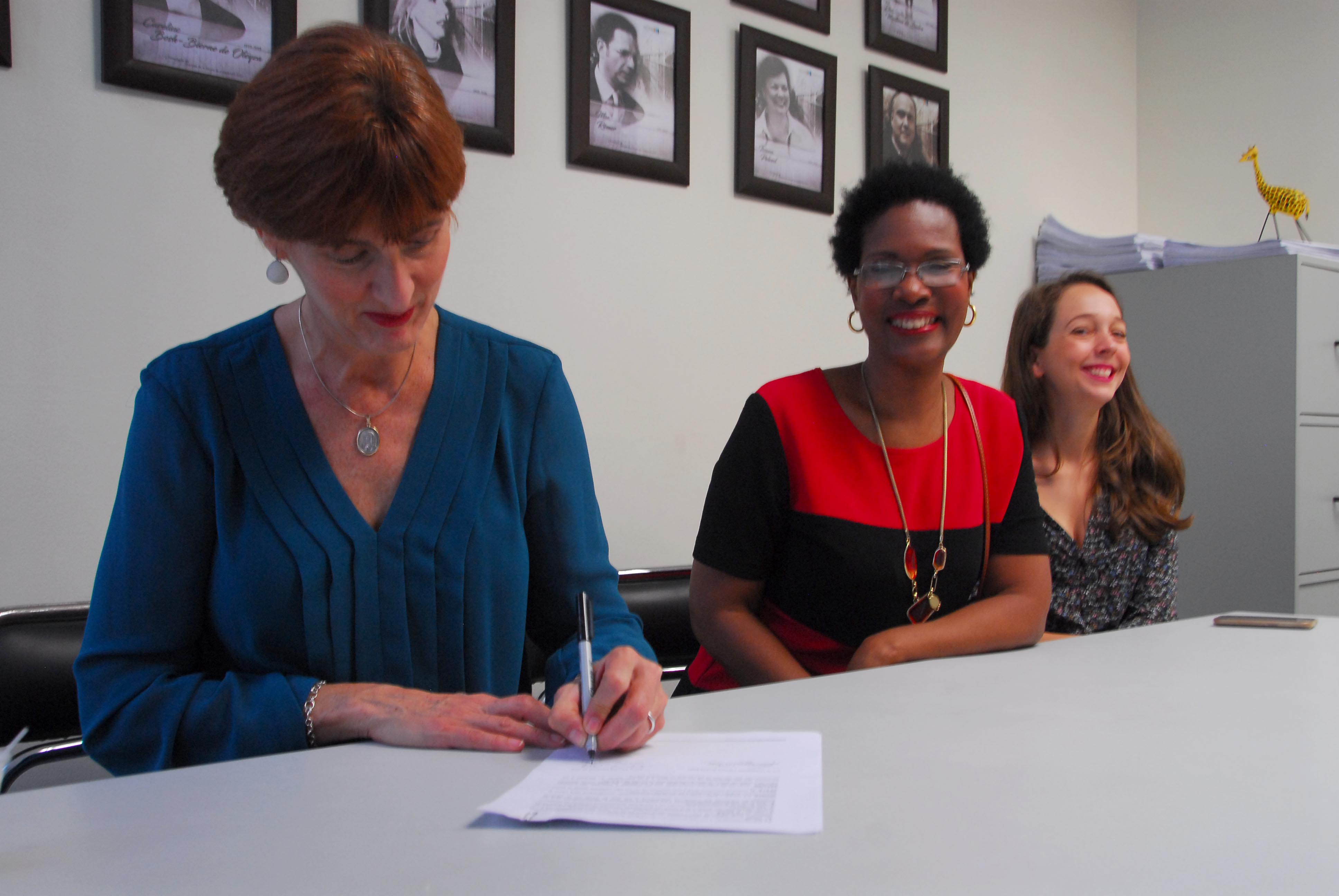 Escuela de Comunicación Social firmó convenio con la Escuela Nacional de Cine