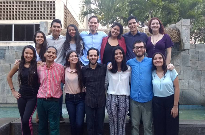 Entre salón y salón, AIESEC UCAB promueve el liderazgo juvenil -  