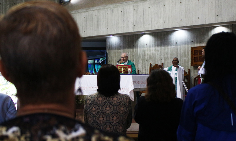 Ucabistas celebraron con misa el Día del Maestro