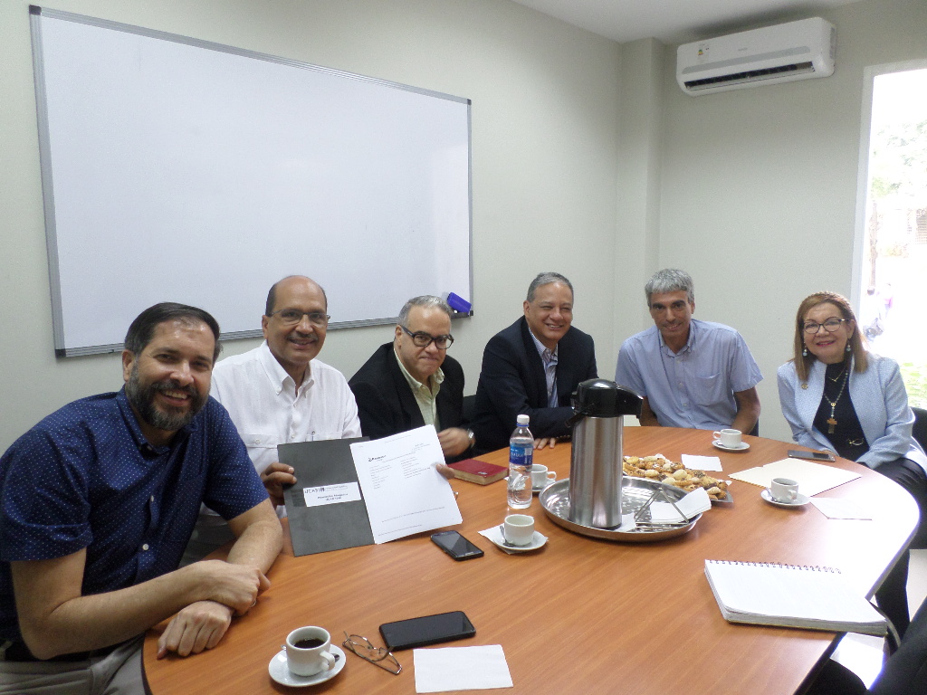 Promoción de Derecho de 1986 entregó donativo a campaña #ContigoEsPosible