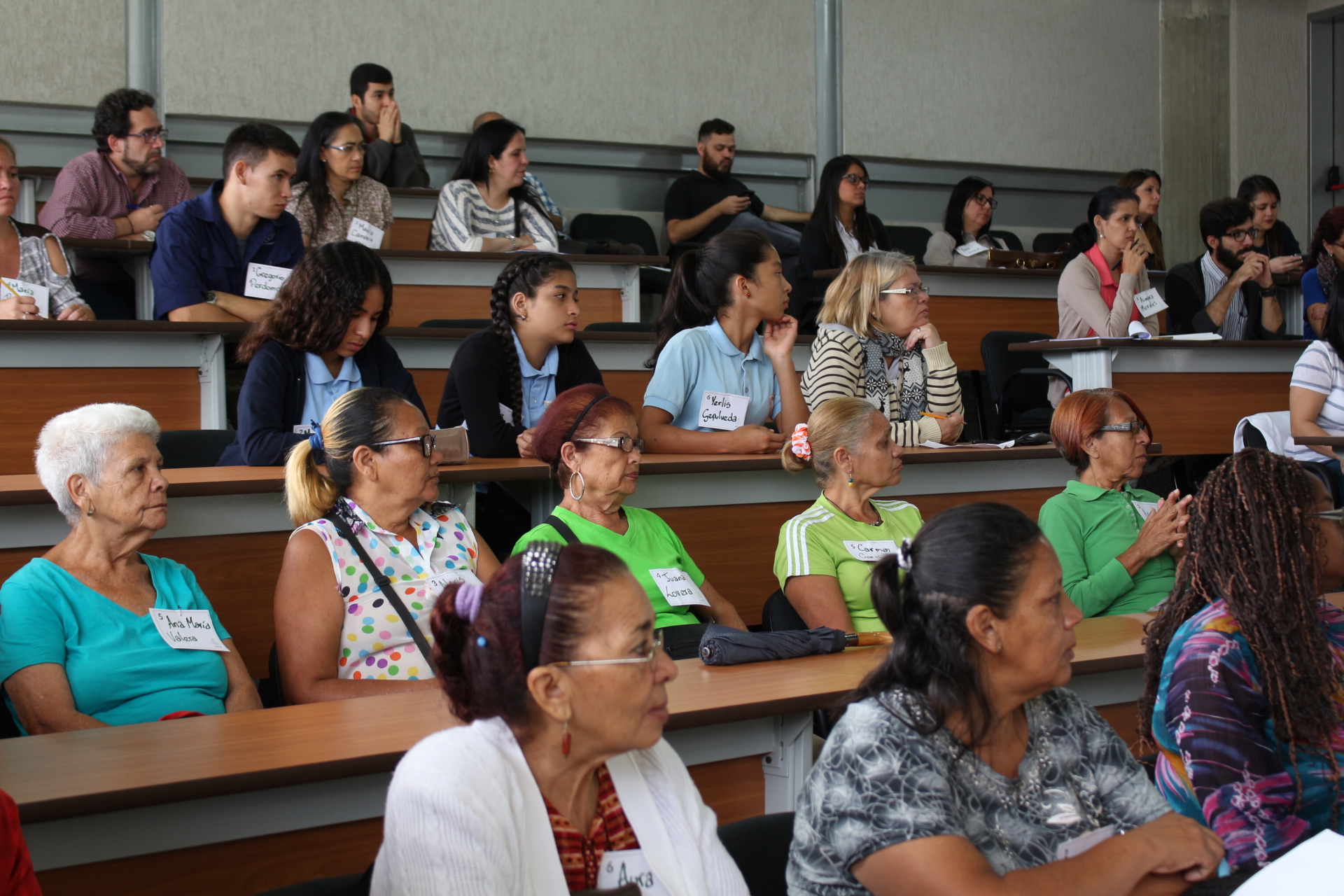 Habitantes de La Vega se reunieron con unidades de extensión social de la UCAB