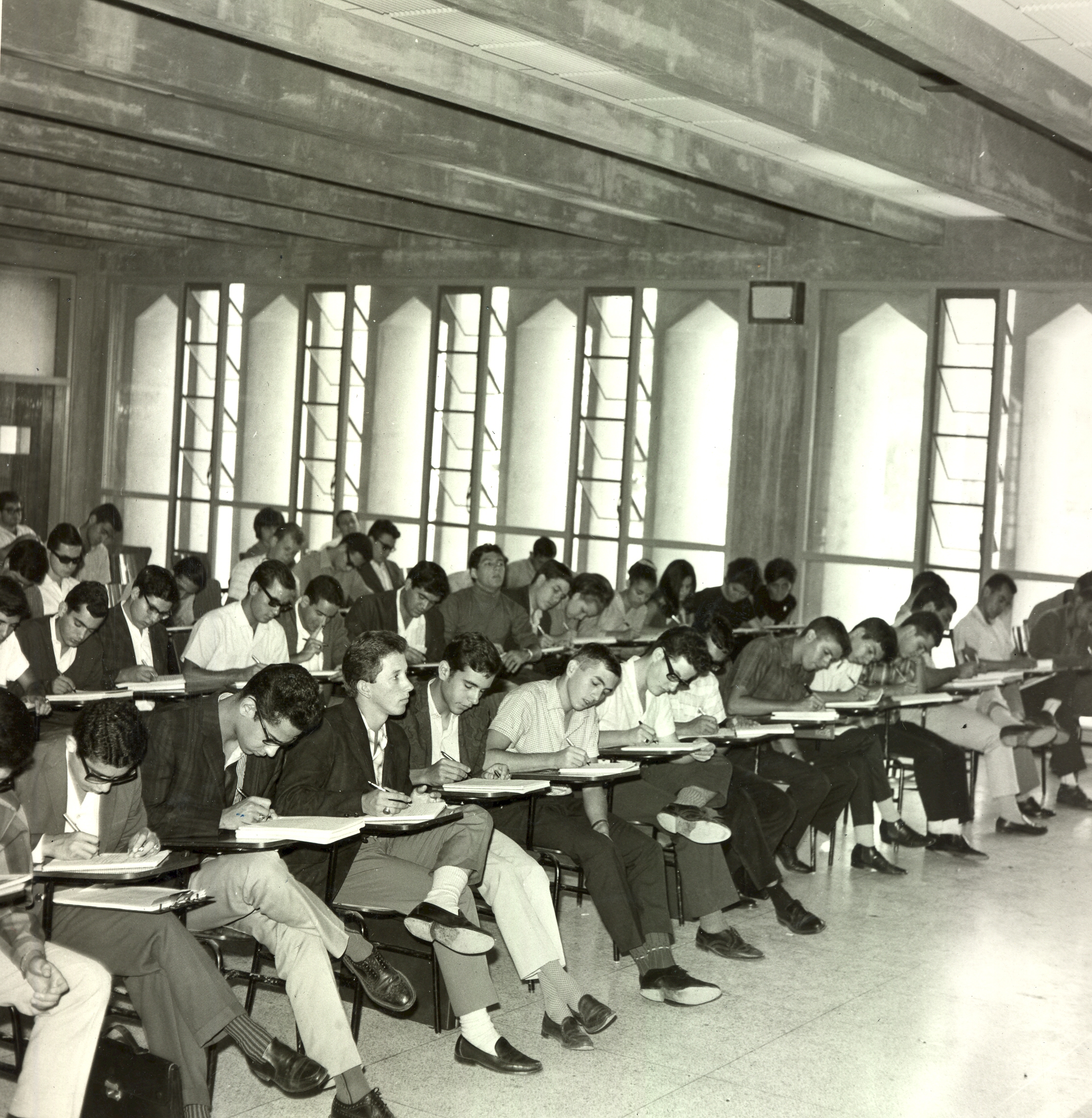 #TBTUCAB: Inicio de clases en los años 60