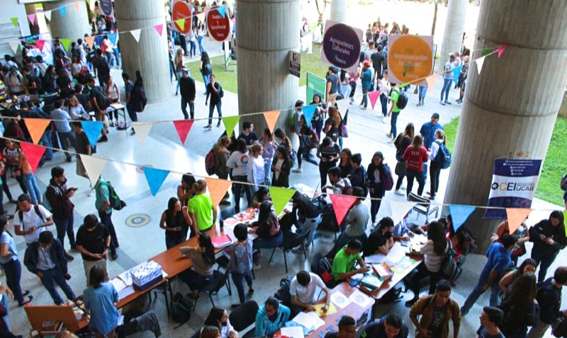 La pasión ucabista se sintió en la feria de agrupaciones