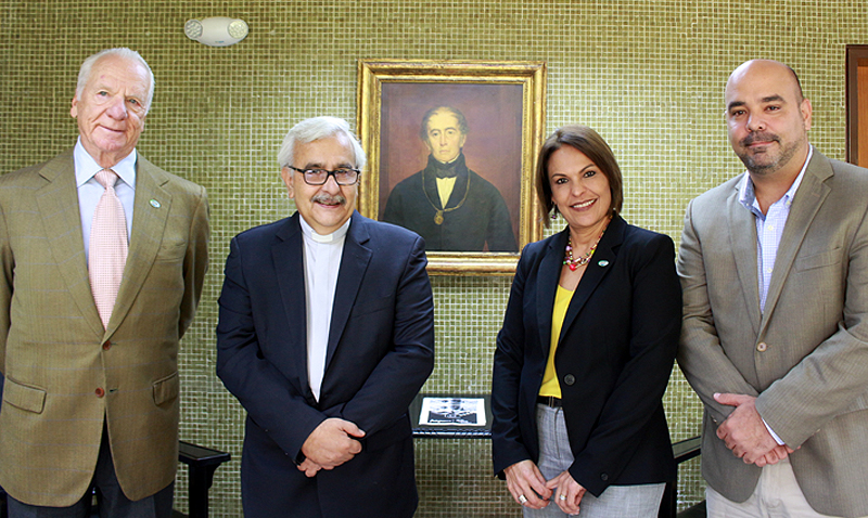 La UCAB y Daycohost se unen para impulsar el conocimiento tecnológico digital