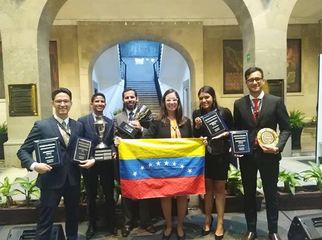 Estudiantes ucabistas se titularon campeones en competencia judicial internacional