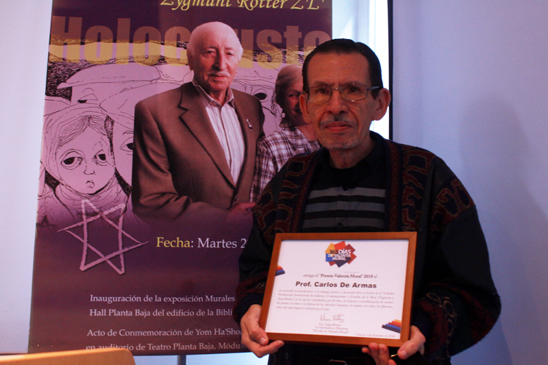 Lágrimas y aplausos acompañaron tributo al profesor Carlos De Armas