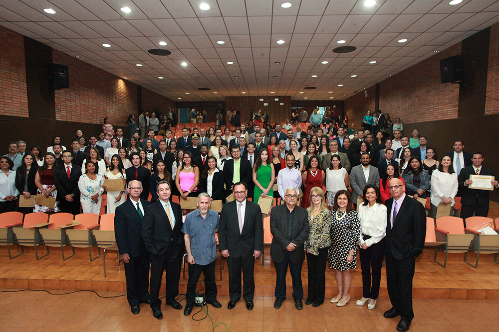 Centro de Estudios Políticos graduó a 203 nuevos diplomados en gobernabilidad