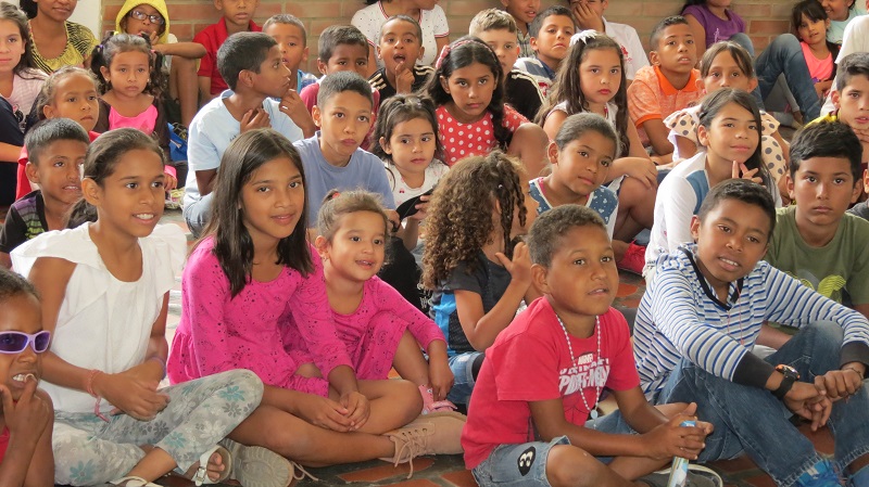 Toma cultural UCAB alegró a niños de La Vega