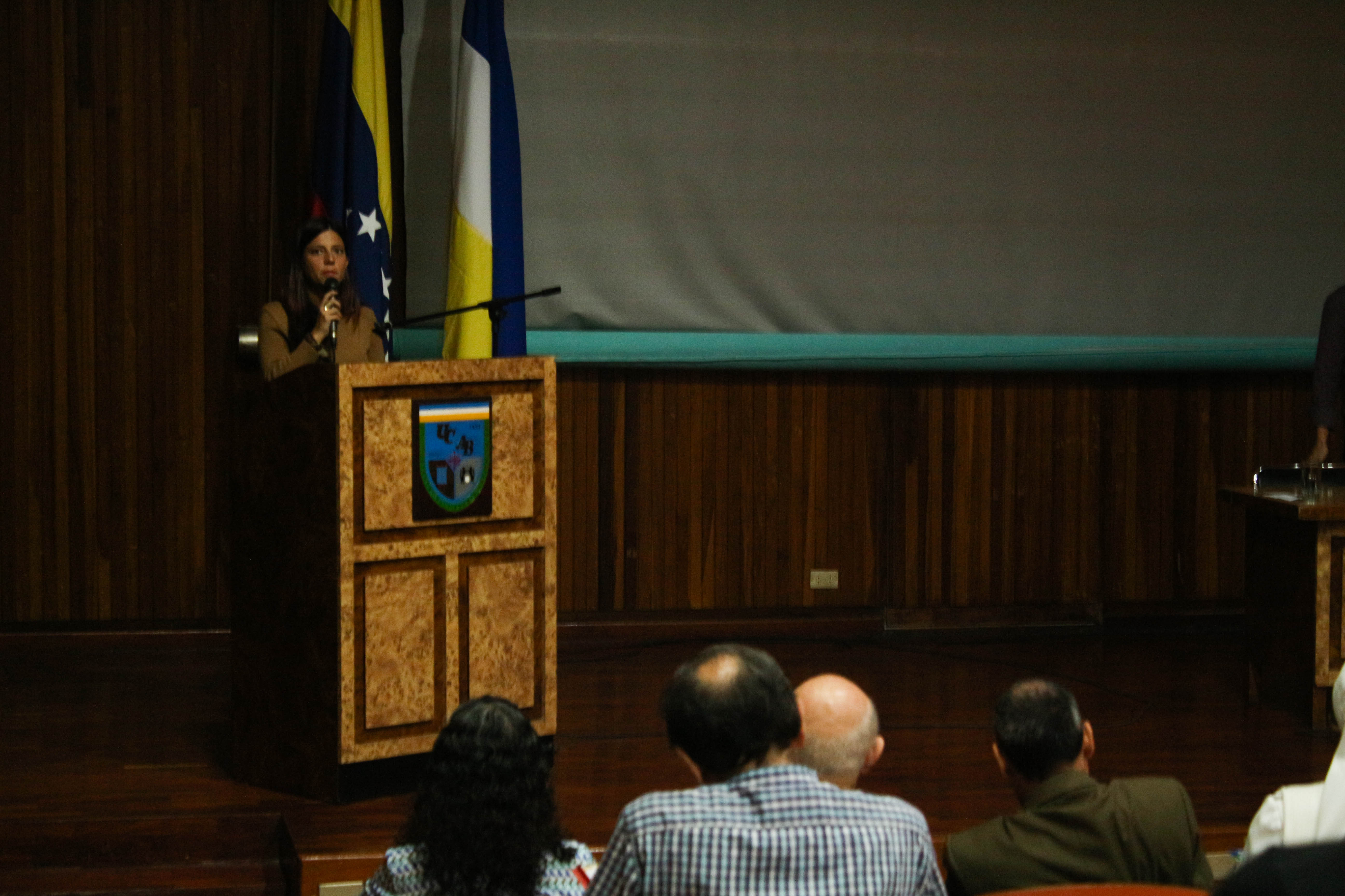 La UCAB invitó a educar desde y para la felicidad