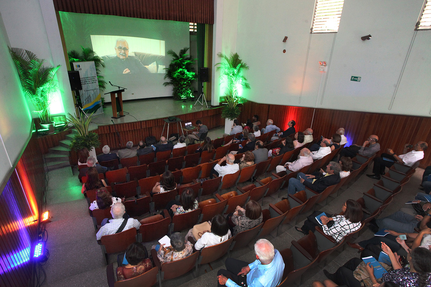 Egresados y amigos reafirmaron su compromiso con la UCAB