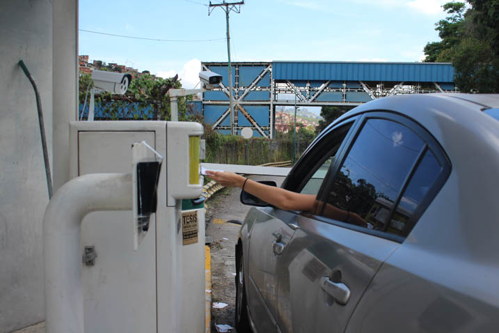 Usuarios del estacionamiento del campus Montalbán cuentan con nuevos métodos de pago