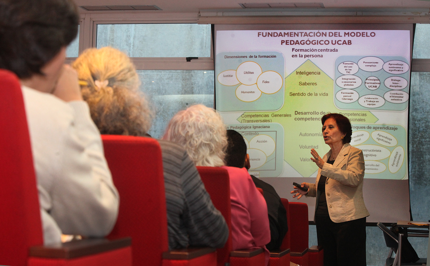 Profesores debatieron sobre el nuevo modelo pedagógico de la UCAB