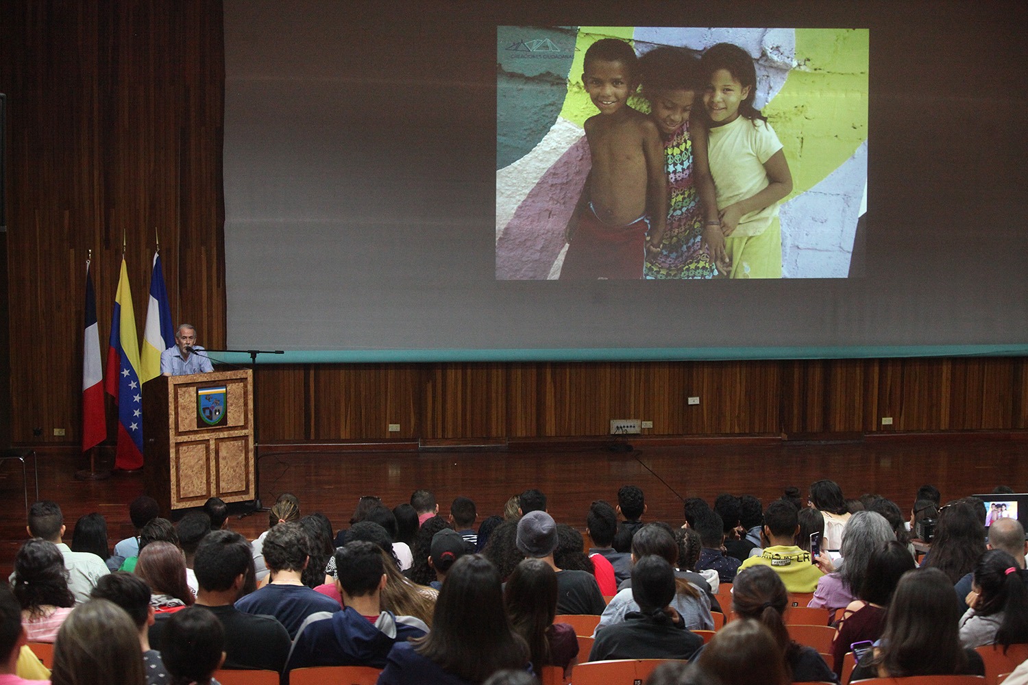 Proyecto artístico de la Embajada de Francia cerró Semana de la Comunicación Social UCAB