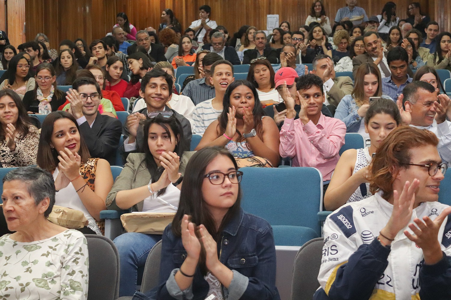 Facultad de Humanidades y Educación reconoció labor de estudiantes y profesores