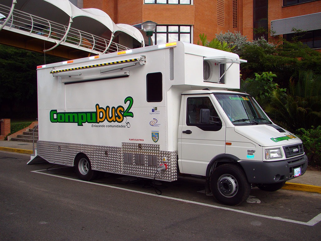 El Compubús de UCAB Guayana sigue movilizándose para ofrecer ayuda comunitaria