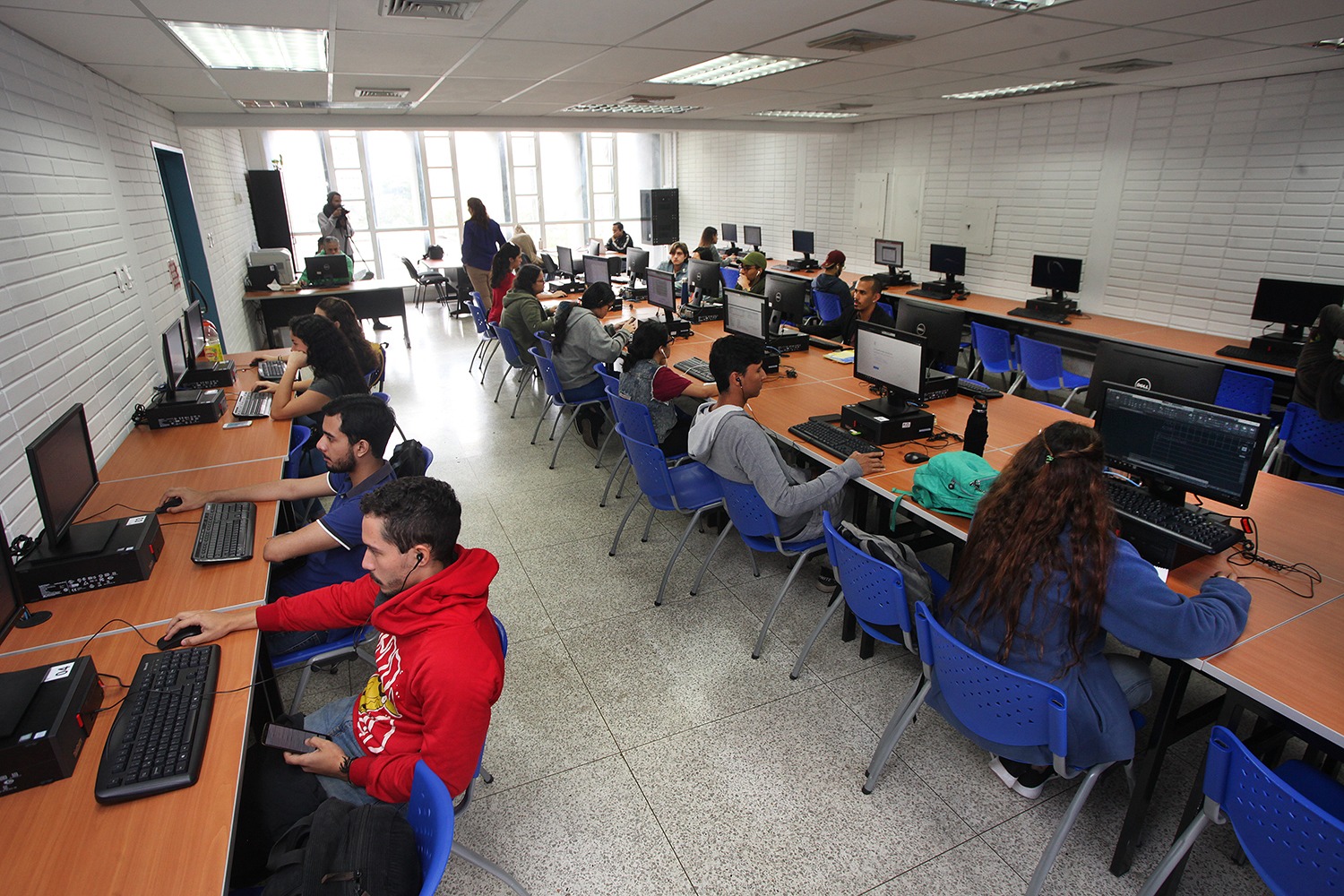 La UCAB estrenó modernos laboratorios de computación