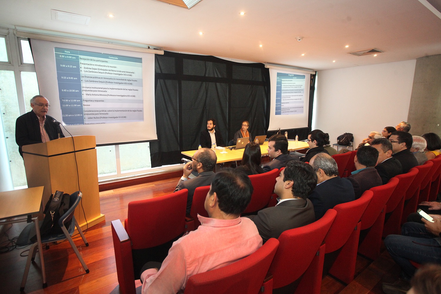 Expertos de la UCAB diseñaron un sistema de reglas fiscales para la transición