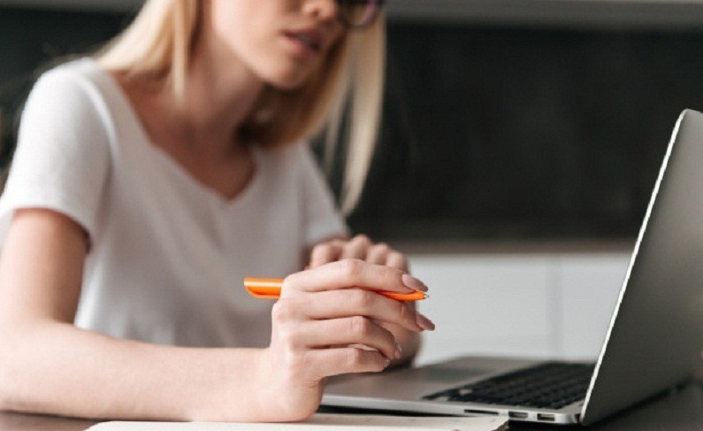 La UCAB realizará de manera virtual su feria de empleo y pasantías