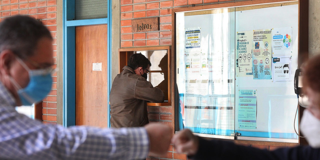Escuela de Letras convocó concurso de ensayos para celebrar su 65 aniversario