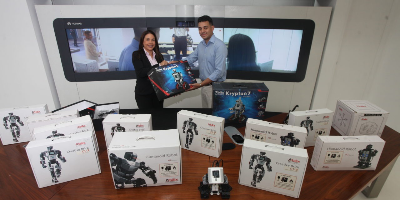 Facultad de Ingeniería recibió en donación 15 robots educativos programables