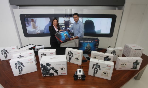 Facultad de Ingeniería recibió en donación 15 robots educativos programables