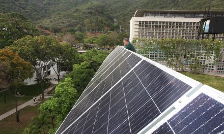 LA UCAB INAUGURÓ PRIMERA AULA ABIERTA DE VENEZUELA CON TECNOLOGÍA DE ENERGÍA SUSTENTABLE