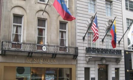 CDH UCAB: Ausencia de servicios consulares afecta a venezolanos en el exterior