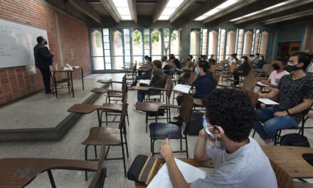 Entre aulas y sesiones en línea: Así transcurrió el primer día del semestre semipresencial de la UCAB