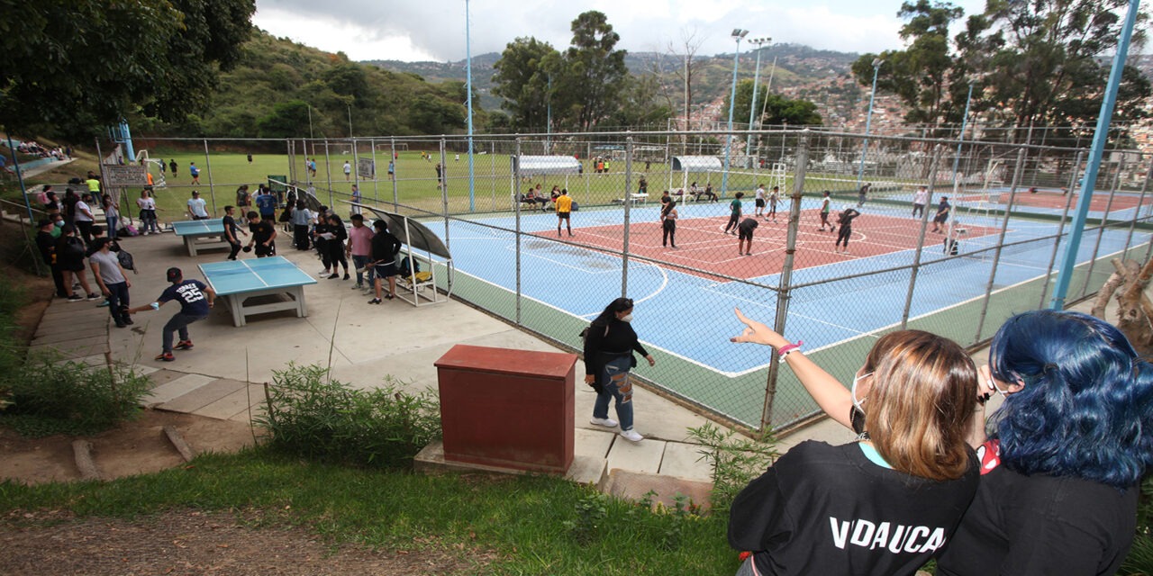 LOS UCABISTAS SUBIERON A LAS CANCHAS PARA DIVERTIRSE EN EL DIDES PLAY (+VIDEO)