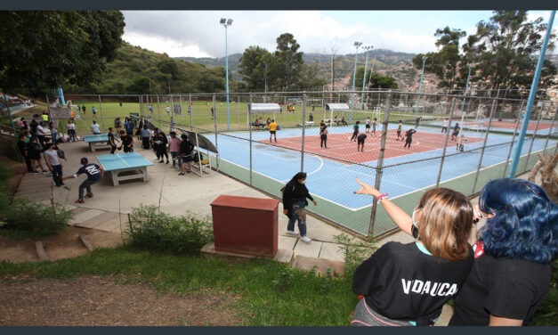 LOS UCABISTAS SUBIERON A LAS CANCHAS PARA DIVERTIRSE EN EL DIDES PLAY (+VIDEO)