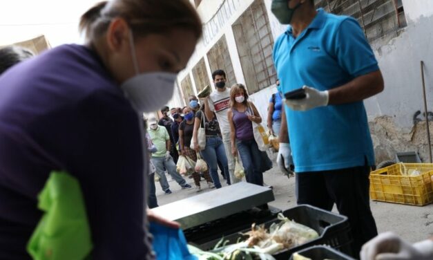 Entre 24% y 34% redujeron los venezolanos el gasto en alimentos, según investigadores del IIES UCAB