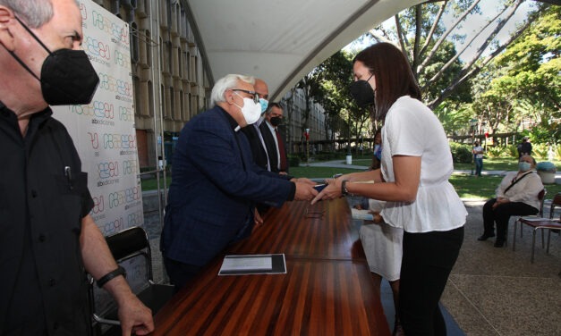 “YOLANDA PANTIN ES UN GRAN DON QUE HEMOS RECIBIDO LOS VENEZOLANOS”: LA UCAB RINDIÓ TRIBUTO A LA POETA CARAQUEÑA