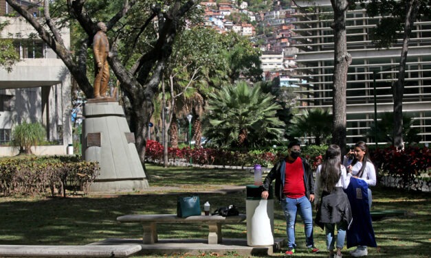 Para el desarrollo académico y humano: breve guía sobre la UCAB