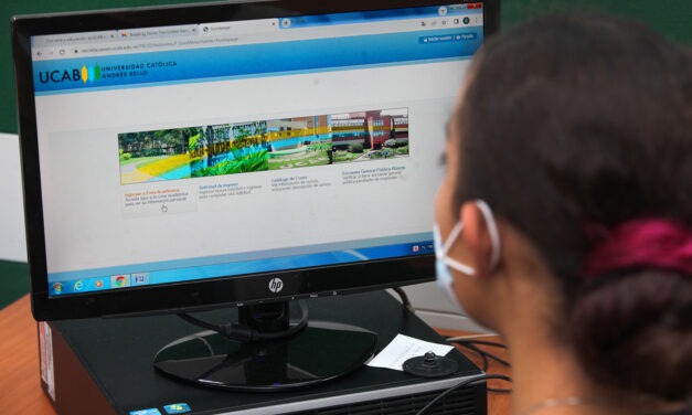 Secretaría llama a los estudiantes ucabistas a actualizar sus datos en línea
