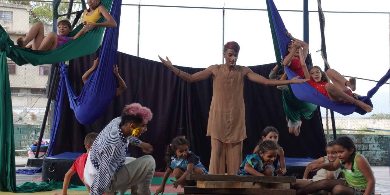 Con arte y educación, la UCAB enalteció valores en la parroquia La Vega