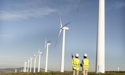 Más de 30% de la demanda eléctrica del país podría suplirse con energía eólica y solar, asegura experto de la UCAB