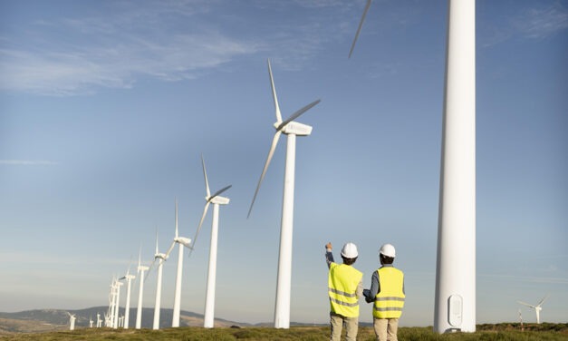 Más de 30% de la demanda eléctrica del país podría suplirse con energía eólica y solar, asegura experto de la UCAB