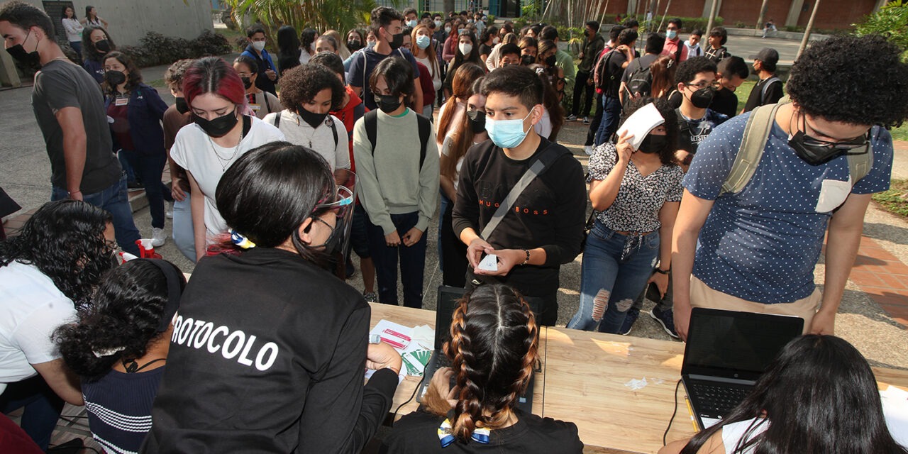 En inducciones presenciales, una nueva generación de ucabistas fue recibida por autoridades y futuros colegas