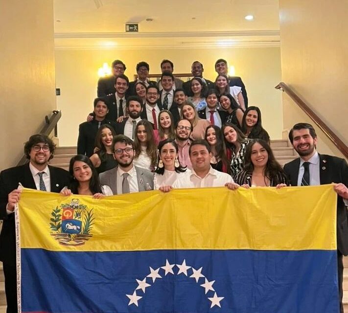 11 ucabistas fueron galardonados en el Harvard WorldMUN 2022