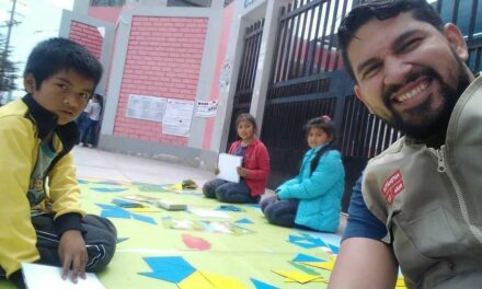 #UcabistasExitosos: Ángel Iglesias, un educador que apoya a niños migrantes en Perú