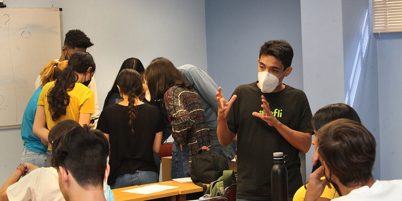 Estudiantes de Identidad, liderazgo y compromiso II dicen «presente» para aportar y aprender en las comunidades